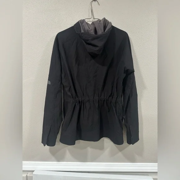 The North Face Women’s Resolve Parka Jacket in Black - Picture 5 of 6